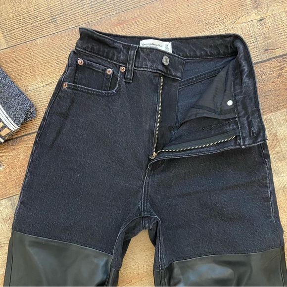 Abercrombie & Fitch ⭐️NWT 90's Hi Rise Straight Faux Leather Panels Curvy Love - Picture 6 of 14
